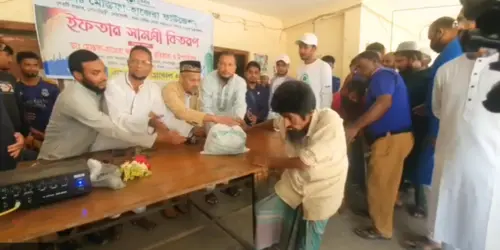 সোনাইমুড়ী-চাটখিলের ১০ হাজার মানুষের মাঝে মোস্তফা হাজেরা ফাউন্ডেশনের ইফতার বিতরণ,,,